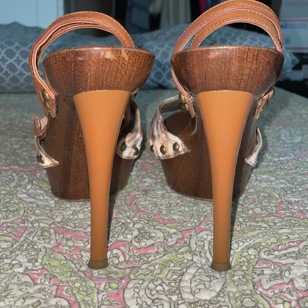 Guess 30 Sexy Years animal print, wooden, wrap around the ankle heels sz 6 1/2 - Picture 3 of 6